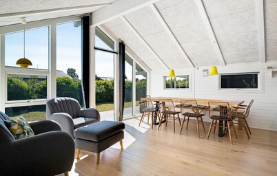 5 bedroom beautiful home in Juelsminde