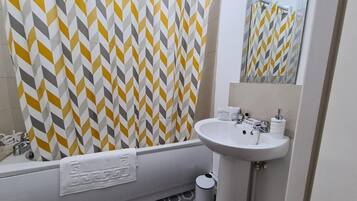 Apartment | Bathroom | Shower, towels
