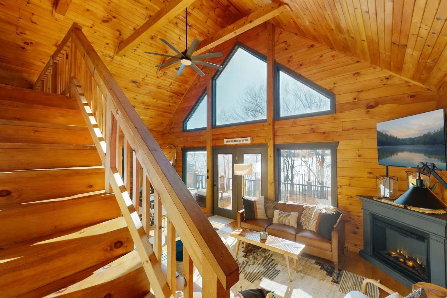 テレビ、暖炉、書斎 / ワークスペース