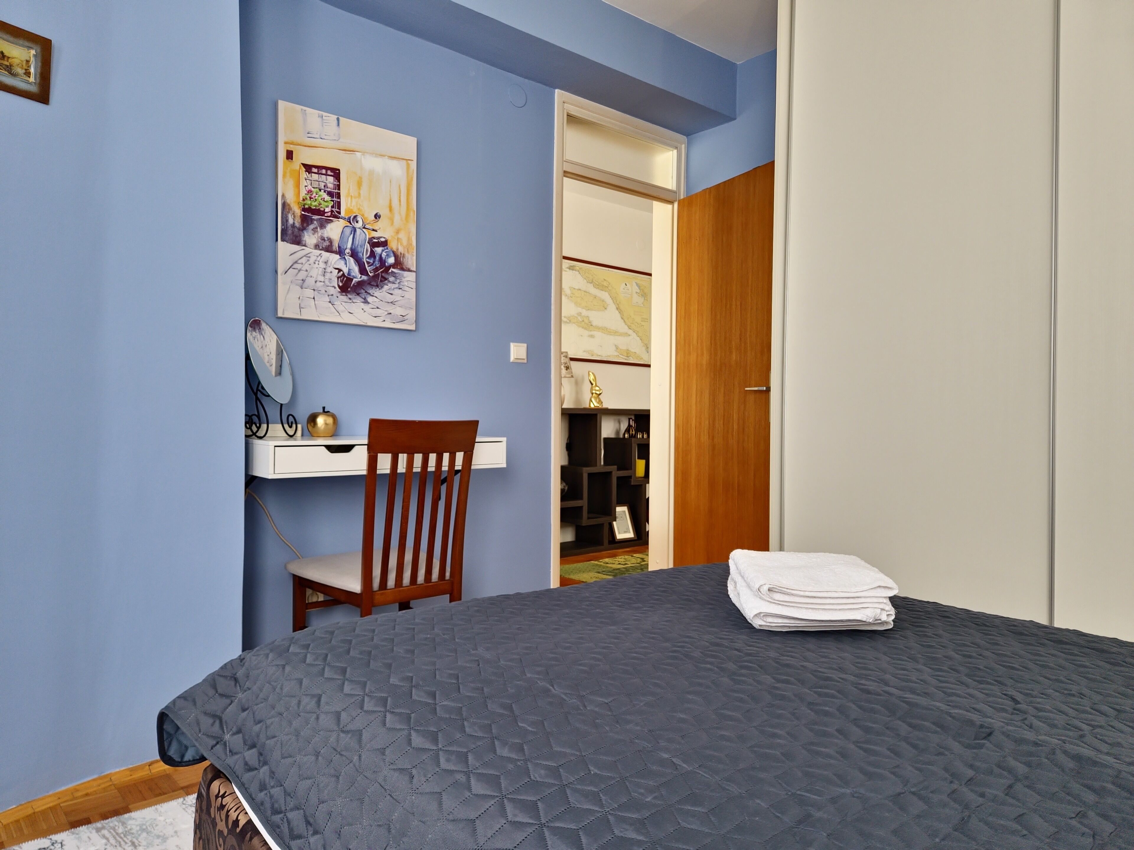 1 habitación, tabla de planchar con plancha, wifi y ropa de cama 