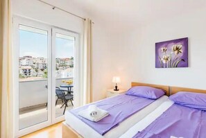 2 bedrooms, iron/ironing board, WiFi, bed sheets - Apartment with balcony for 4 person (Podstrana)