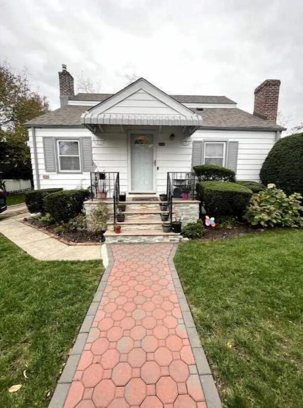 Exterior detail - 1 bedroom Apartment (East Meadow)