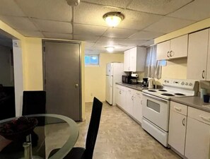 Private kitchen - 1 bedroom Apartment (East Meadow)