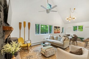 Smart TV, fireplace, video games, table tennis