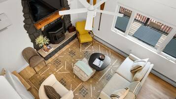 Smart TV, fireplace, video games, table tennis