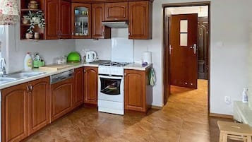 Fridge, stovetop, dishwasher, coffee/tea maker