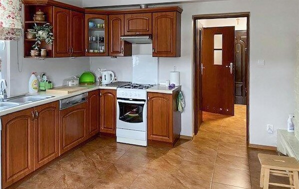 Fridge, stovetop, dishwasher, coffee/tea maker