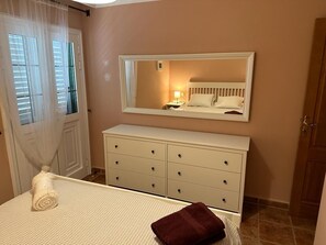 2 slaapkamers, een strijkplank/strijkijzer, wifi, beddengoed