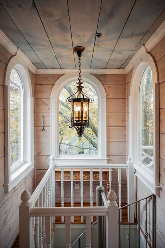 Luxury Historic 2BR/2BA Loft on North Main St Gvl