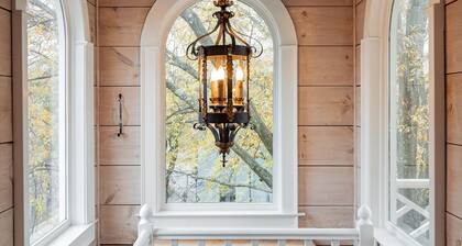 Luxury Historic 2BR/2BA Loft on North Main St Gvl