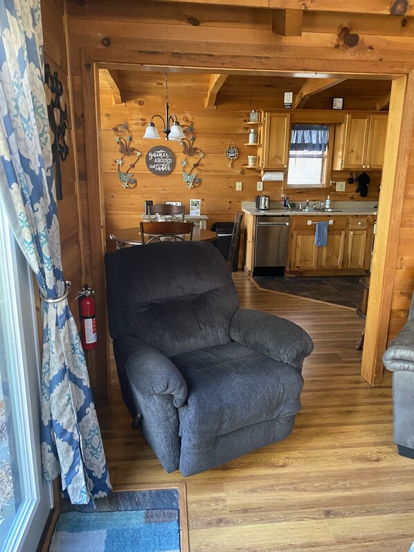 Una Smart TV, una chimenea