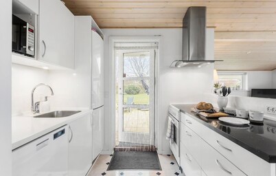 Amazing home in Faaborg with WiFi