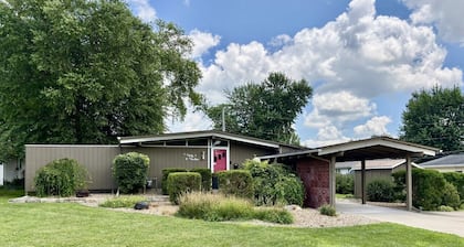 Mid-Century Style & Class In Quiet NE Location