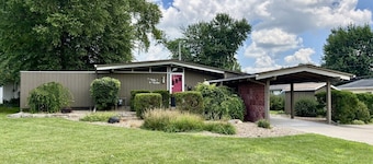 Mid-Century Style & Class In Quiet NE Location