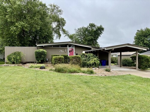 Mid-Century Style & Class In Quiet NE Location