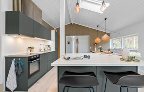 Refrigerador, horno, lavavajillas y cafetera y tetera 