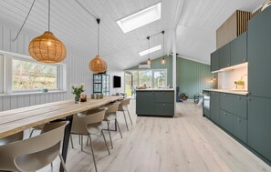 Kjøleskap, ovn, oppvaskmaskin og kaffetrakter/tekoker