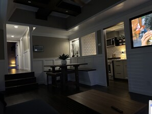 Dining - High end apartment available in the heart of the Hamburg Village (Hamburg)