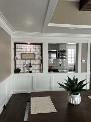 Dining - High end apartment available in the heart of the Hamburg Village (Hamburg)