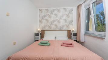 1 bedroom, iron/ironing board, free WiFi, bed sheets