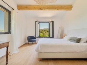 5 chambres, fer et planche à repasser, lit parapluie, Wi-Fi