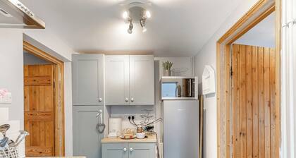 This cosy retreat is the perfect base for exploring the Cotwolds.