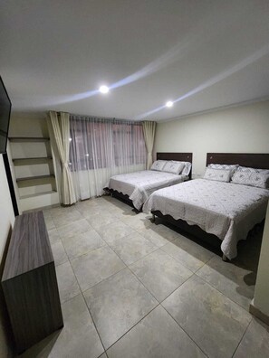 Quadruple Room | Free WiFi - Casa Hotel Mared (Bogotá)