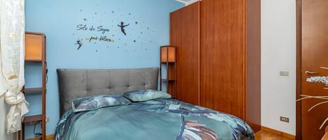 2 عدّة غرف نوم ومكواة/لوح كي وواي فاي وملاءات أسرّة