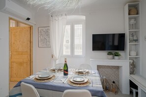 Unclassified image, 2 of 18, button