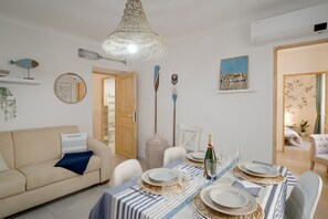 Dining - Azurea Home Lovely & Roomy Apt x6 (Sanremo)