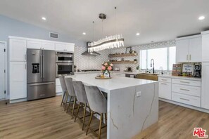 Private kitchen - Heaven - Home Away from Home! (Los Angeles)