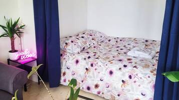 1 bedroom, iron/ironing board, free WiFi, bed sheets