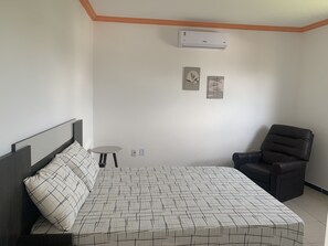 Room | 6 bedrooms, free rollaway beds, free WiFi, bed sheets - Pousada Leon (Machados)
