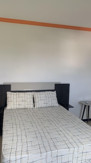 6 bedrooms, free rollaway beds, free WiFi, bed sheets - Pousada Leon (Machados)