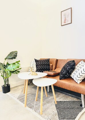 Smart TV - Luxe Modern Ballard Studio: 15 Min to Space Needle (Seattle)