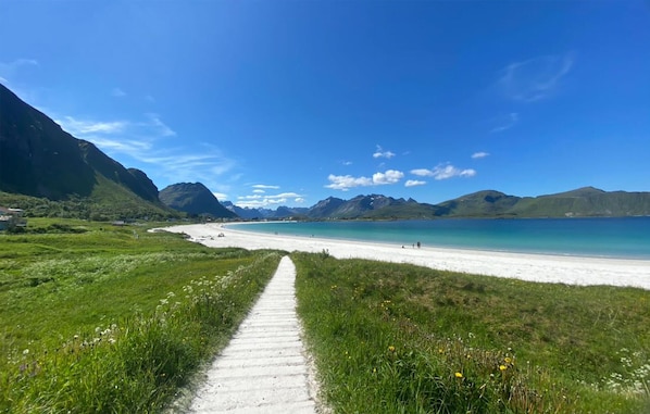 Nær stranden og fisking