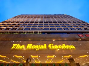 Exterior - The Royal Garden Hotel (Kowloon)