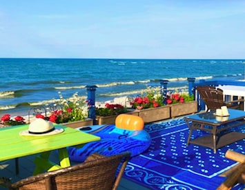 Stunning beachfront view all day