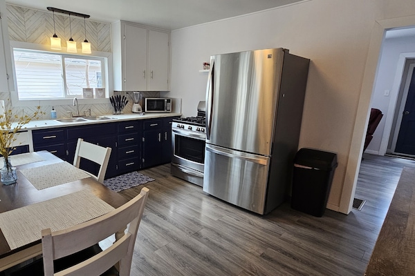 Frigorífic, microones, forn i placa de cuina