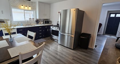 Cozy Up North Retreat in the Heart of Sault Ste. Marie. Pet Friendly! Hot Tub!