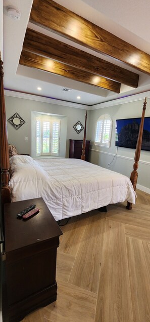 4 bedrooms, desk, iron/ironing board, free WiFi