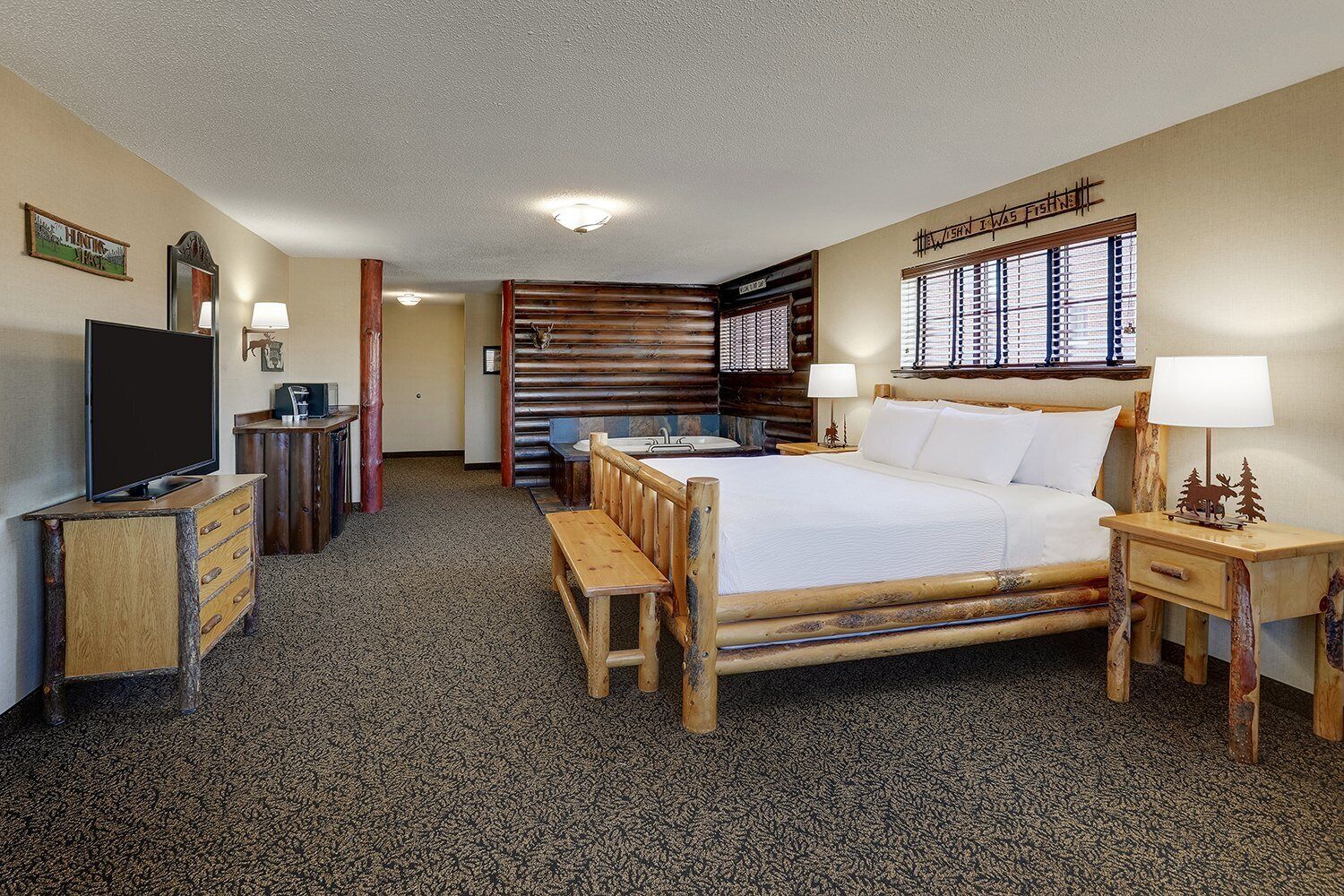 Modern Stay In Moline | 0.5 Mi To Vibrant Arena At The Mark - Davenport, IA