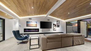 Smart-tv och eldstad