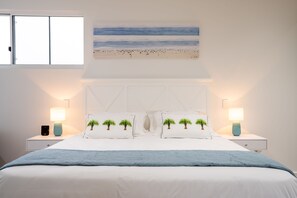 Premium bedding, pillowtop beds, individually decorated - Trinity Collective (Trinity Beach)
