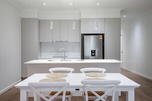 Micro-ondas, cooktop, lava-louças, chaleira elétrica