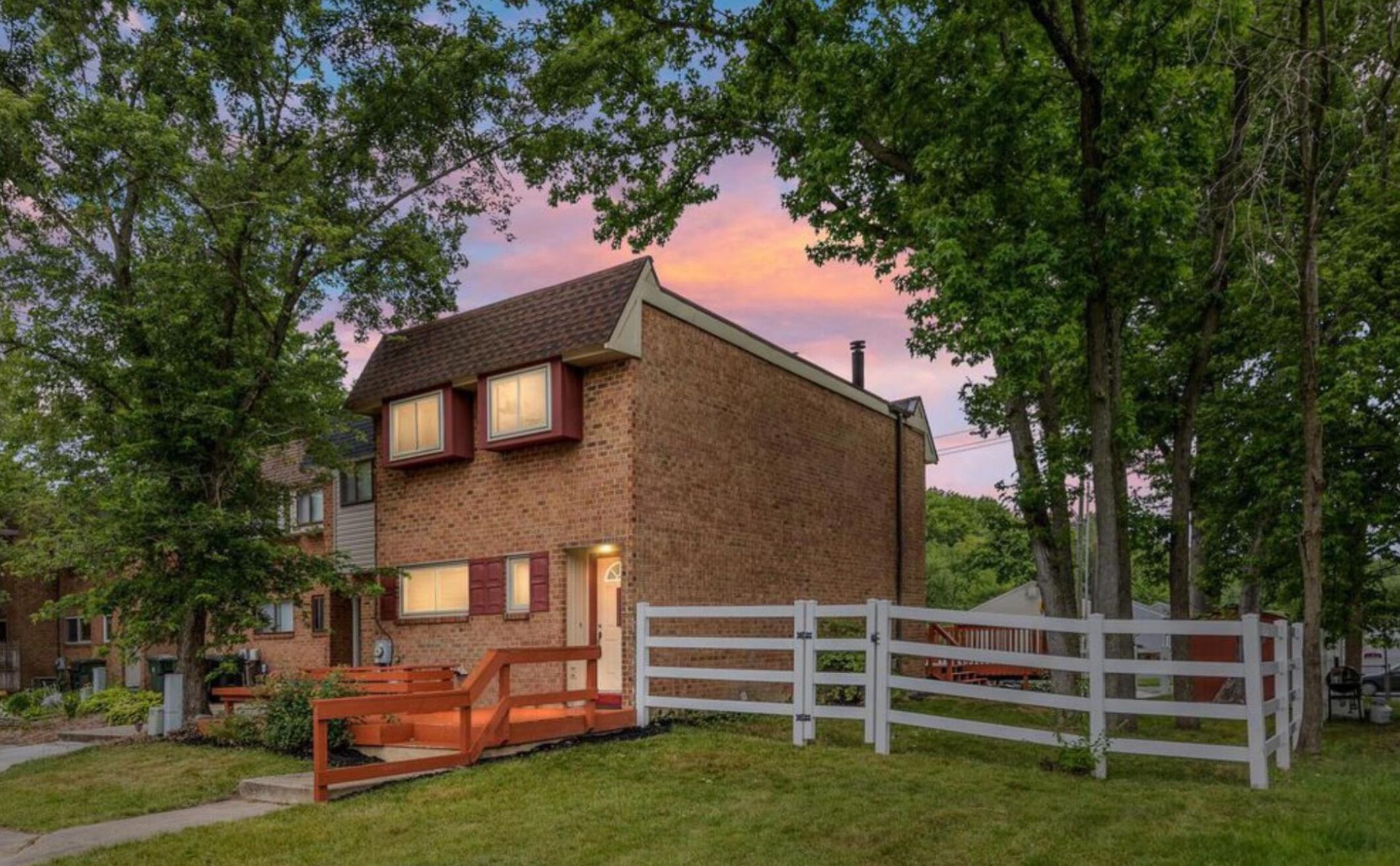 Nicely renovated end-unit townhome centrally located within the UD campus area. 