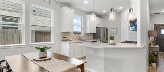 Cozy Suburban Home Perfect for Working Professionals & Short term Stays