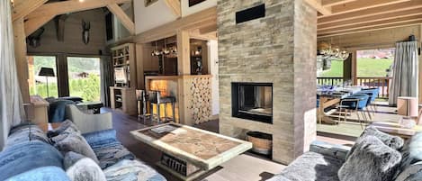 TV, fireplace
