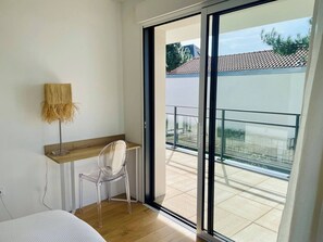 3 bedrooms, iron/ironing board, free WiFi
