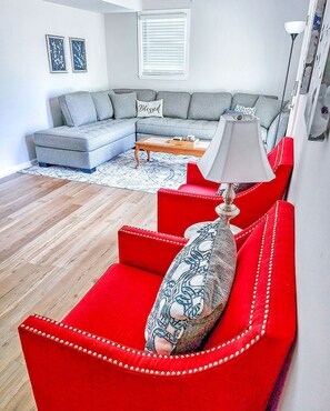 Living area - Amazing Women’s and Men’s Masters Tournament Rental- Fully Remodeled. (Martinez)